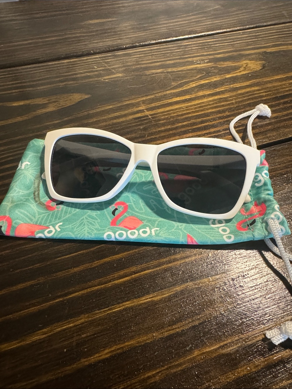 goodr Pop G Sunglasses The Mod One Out